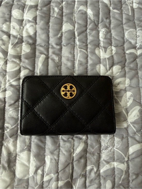 Tory Burch Handbags - Tory Burch Black Quilted Leather Wallet with Gold Logo